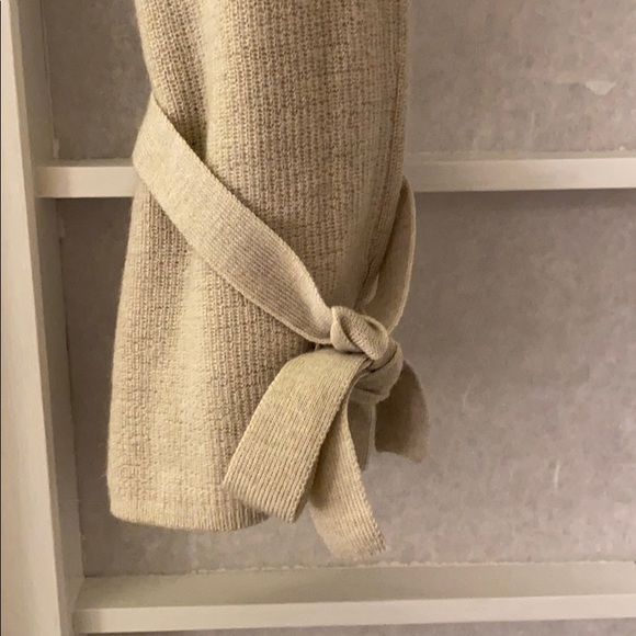 Aritzia Emmy Sweater - Picture 4 of 5